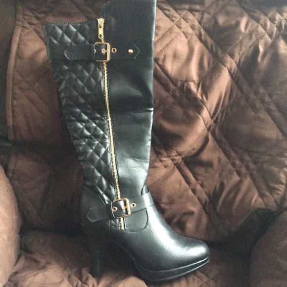 West Blvd. Heeled Boots - Picture 5 of 5